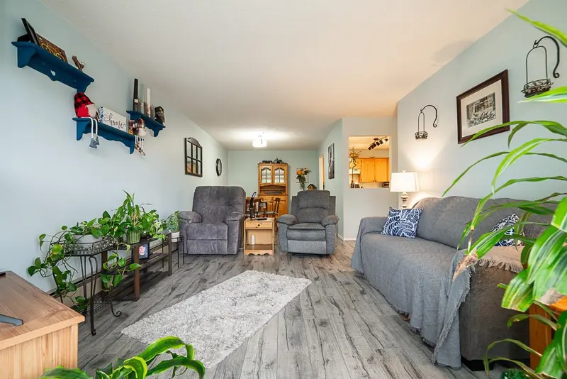 216 31850 UNION AVENUE - photo 1 of 25