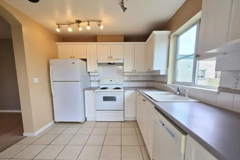 410 20110 MICHAUD CRESCENT - photo 3 of 25