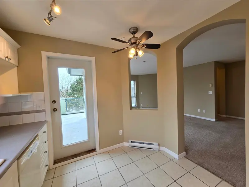 410 20110 MICHAUD CRESCENT - photo 4 of 25