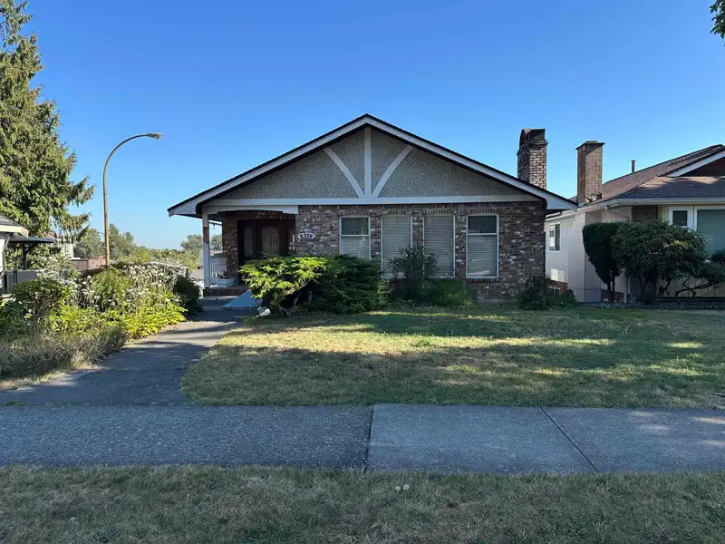 2376 FRASERVIEW DRIVE - photo 1 of 31