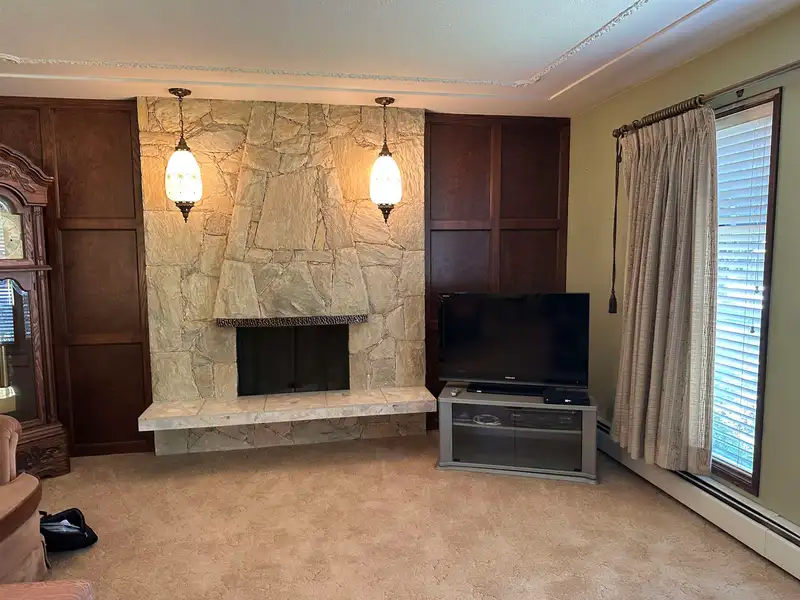 2376 FRASERVIEW DRIVE - photo 4 of 31