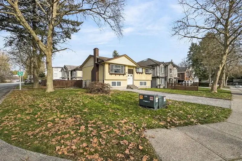 12959 CARLUKE CRESCENT - photo 1 of 39