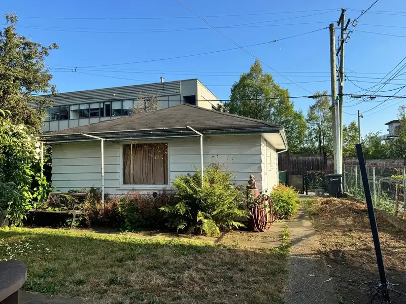 4828 ALBERT STREET - photo 3 of 13