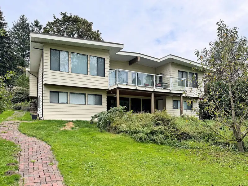 4731 210 STREET - photo 4 of 34