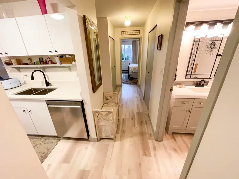 207 13775 74 AVENUE - photo 2 of 16