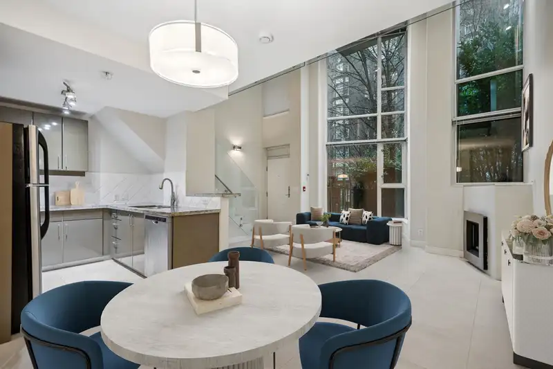 621 JERVIS STREET - photo 3 of 36