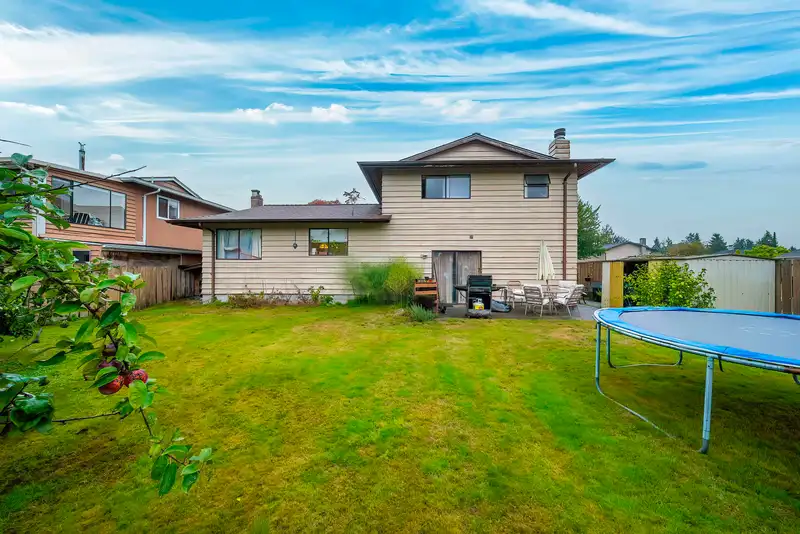 9600 SWANSEA DRIVE - photo 3 of 17