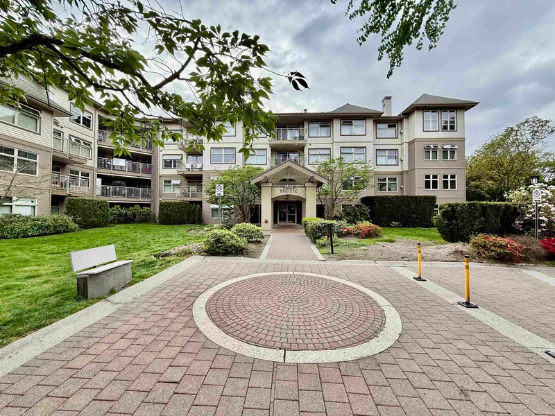 311 15220 GUILDFORD DRIVE - photo 1 of 9