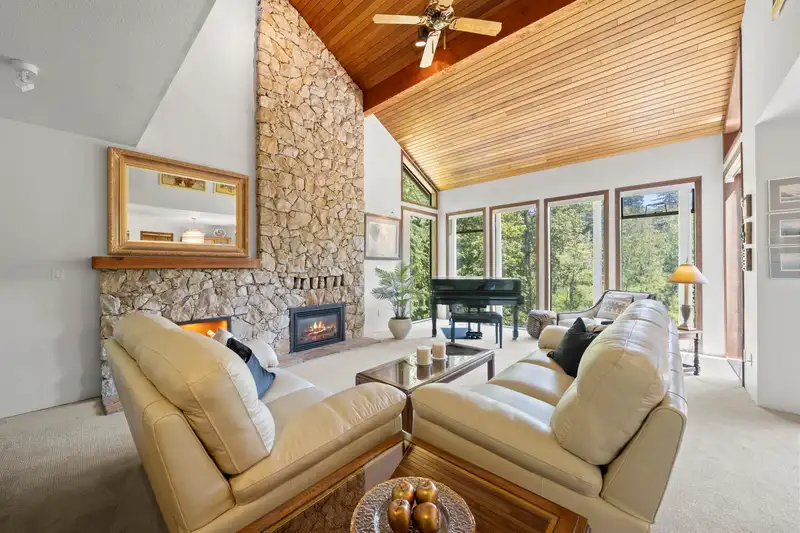 23956 64 AVENUE - photo 4 of 40