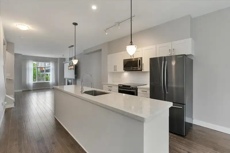 64 19455 65 AVENUE - photo 4 of 40