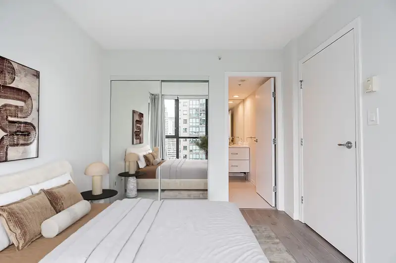 2603 1367 ALBERNI STREET - photo 3 of 36