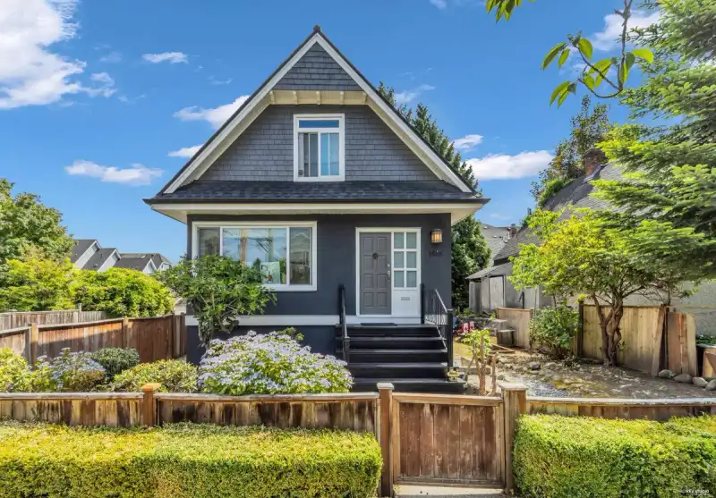 2636 PRINCE ALBERT STREET - photo 1 of 19