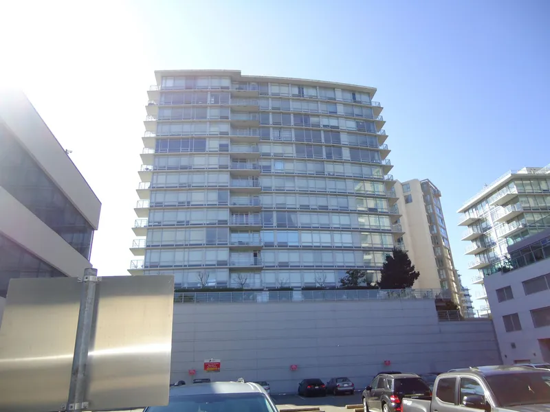 908 8288 LANSDOWNE ROAD - photo 2 of 9