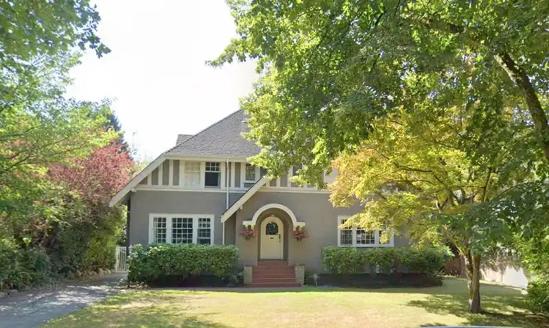 1658 W 28TH AVENUE - photo 1 of 4