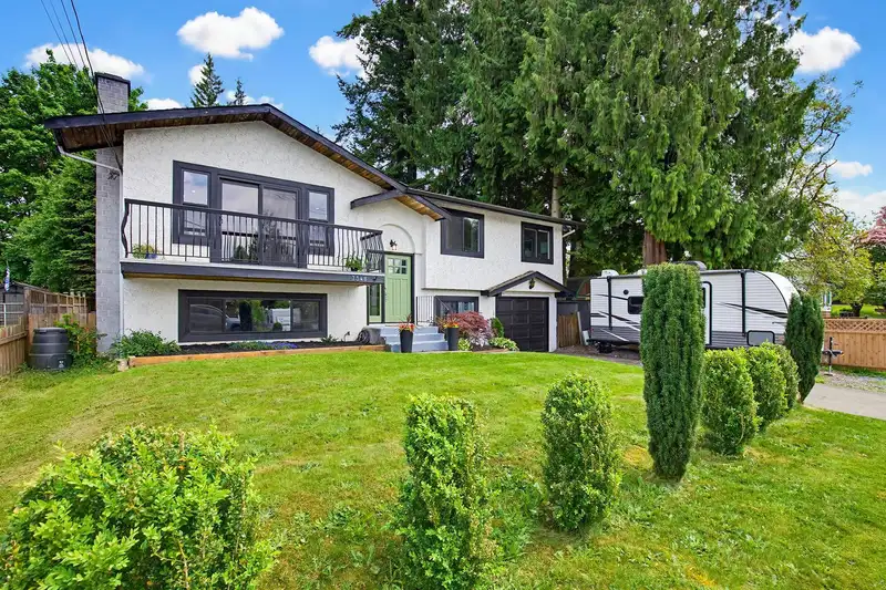 7348 TEREPOCKI CRESCENT - photo 1 of 40