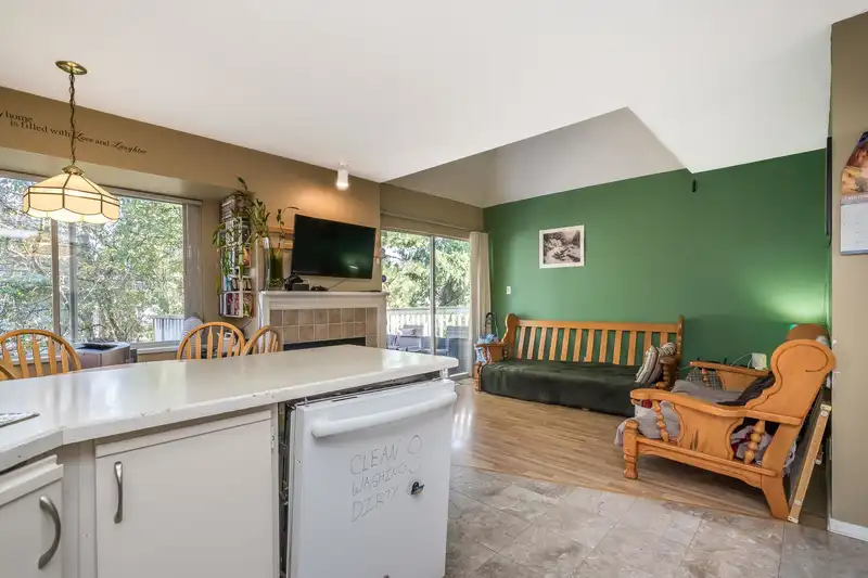 24 15550 89 AVENUE - photo 4 of 31
