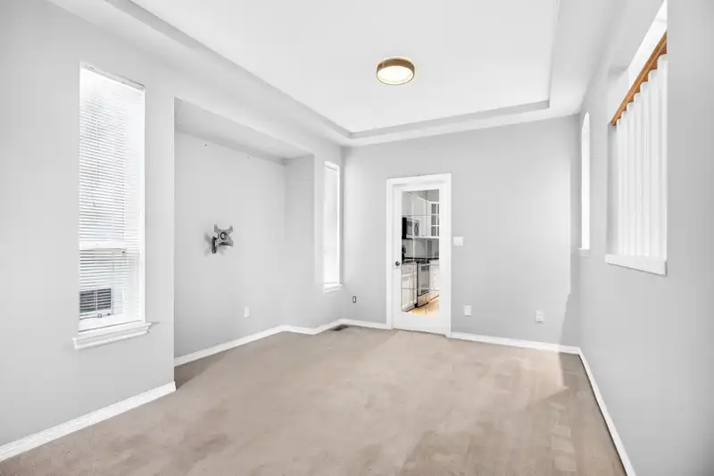16642 61 AVENUE - photo 4 of 40