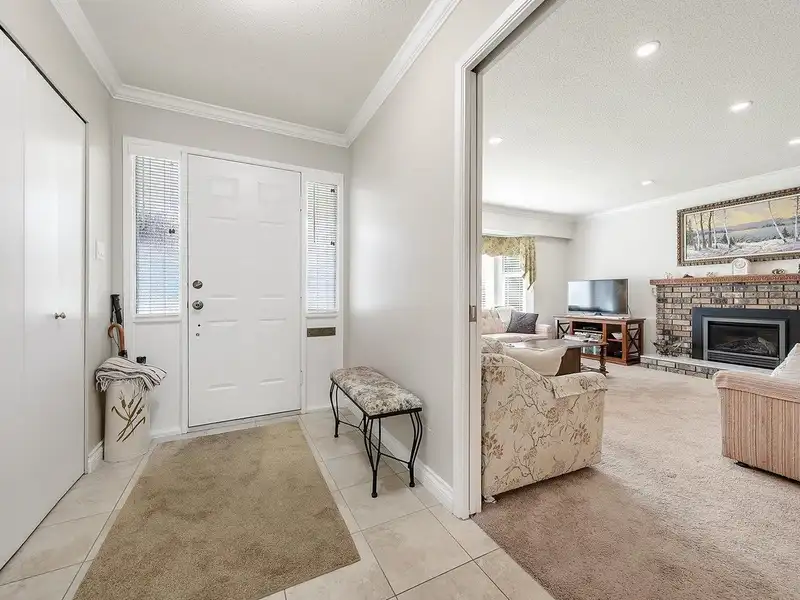 5465 13A AVENUE - photo 2 of 21