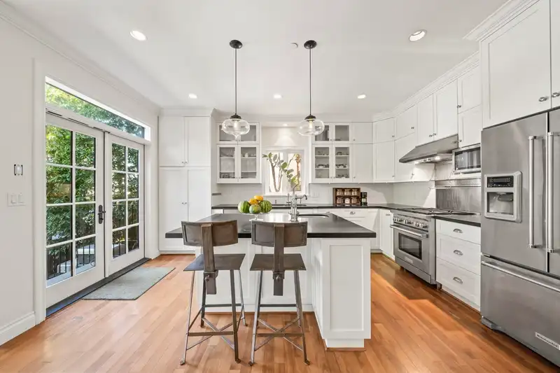 125 W 39TH AVENUE - photo 4 of 40