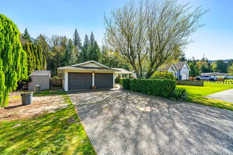 831 MYNG CRESCENT - photo 2 of 40