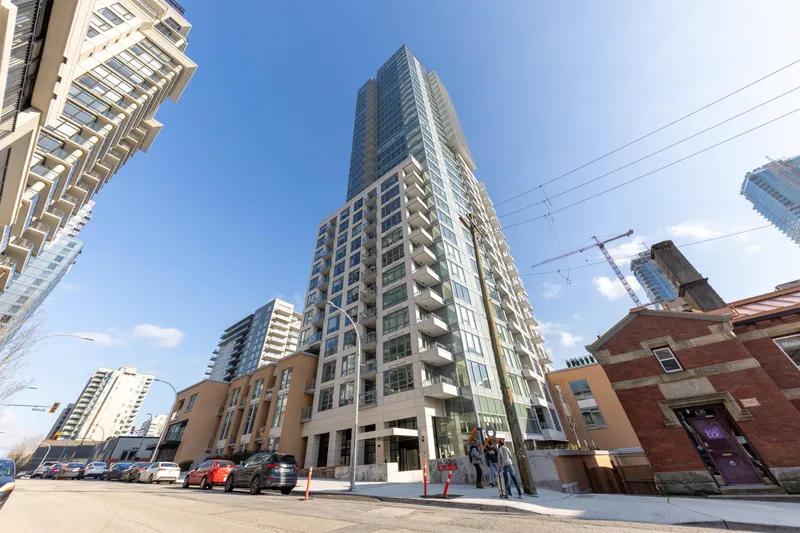 420 618 CARNARVON STREET - photo 2 of 9