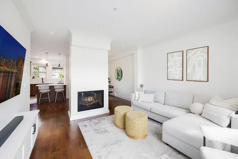 10 897 PREMIER STREET - photo 1 of 26