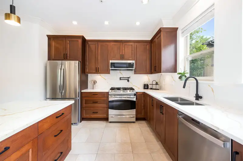 10 897 PREMIER STREET - photo 3 of 26