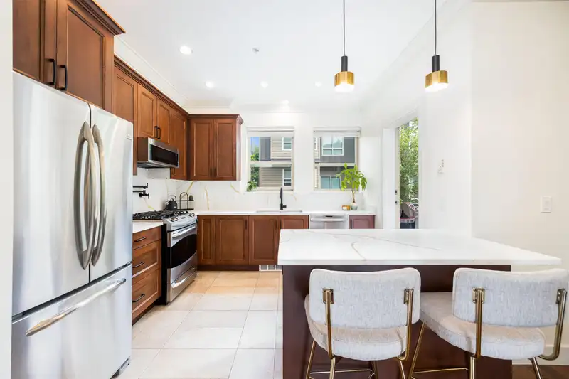 10 897 PREMIER STREET - photo 4 of 26