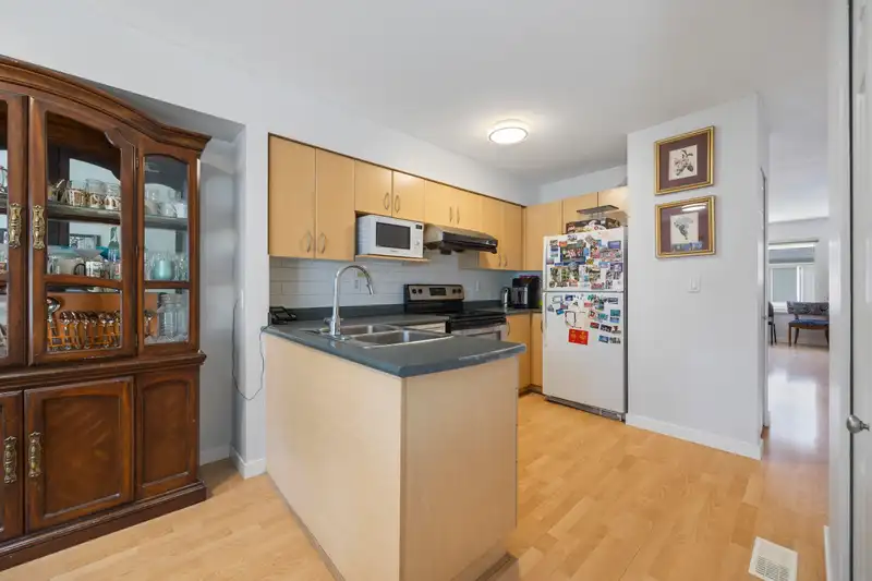 22 15355 26 AVENUE - photo 3 of 30