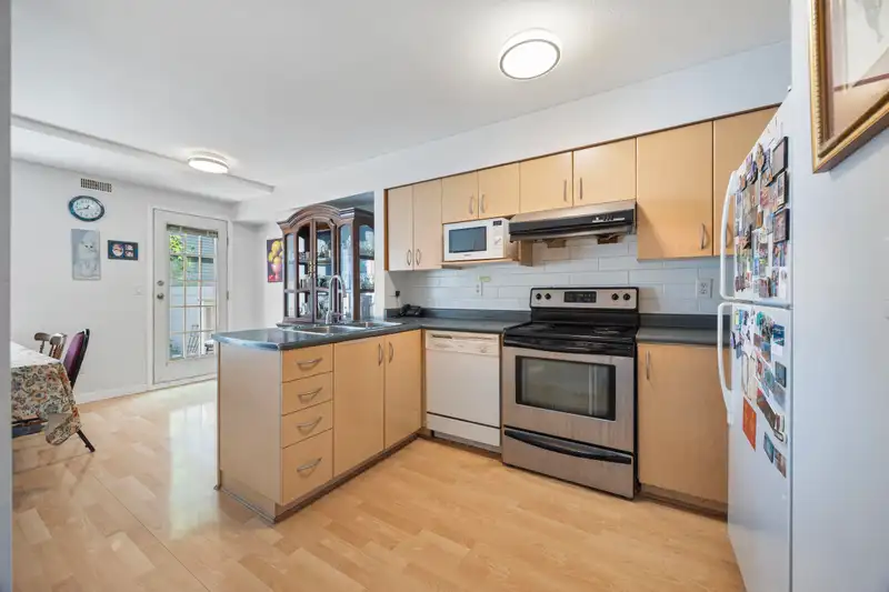 22 15355 26 AVENUE - photo 4 of 30