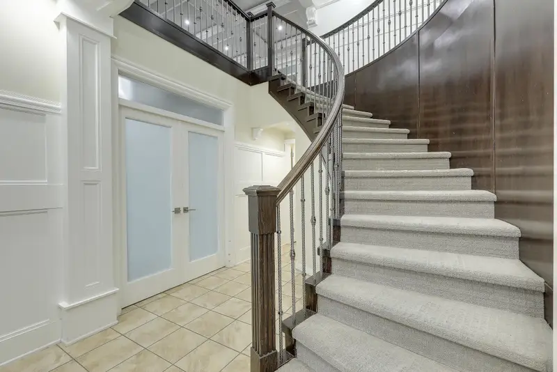 Listing - photo 2 of 25