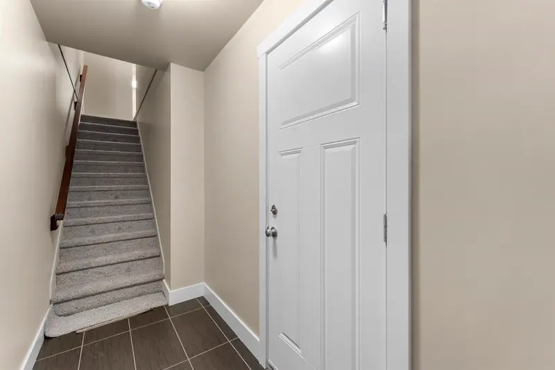 80 15399 GUILDFORD DRIVE - photo 4 of 25