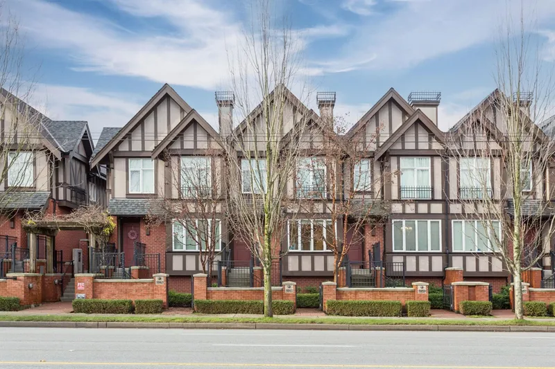 5961 OAK STREET - photo 2 of 9