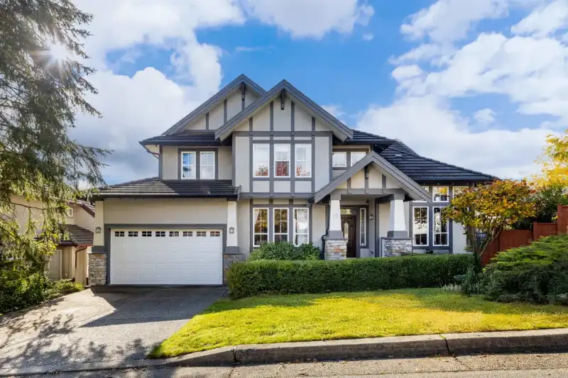 23 FERNWAY DRIVE - photo 1 of 40