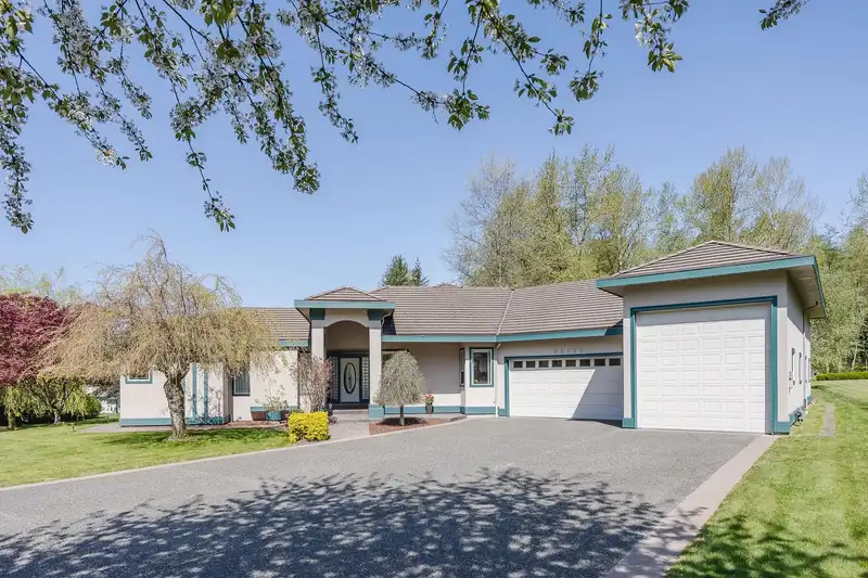 25131 130 AVENUE - photo 1 of 40
