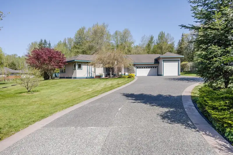 25131 130 AVENUE - photo 2 of 40