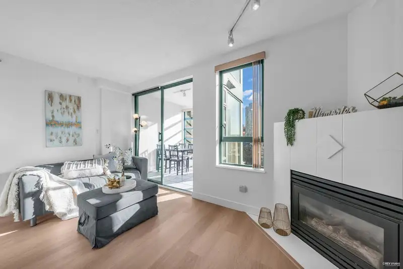 706 939 HOMER STREET - photo 1 of 30