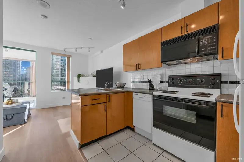 706 939 HOMER STREET - photo 3 of 30