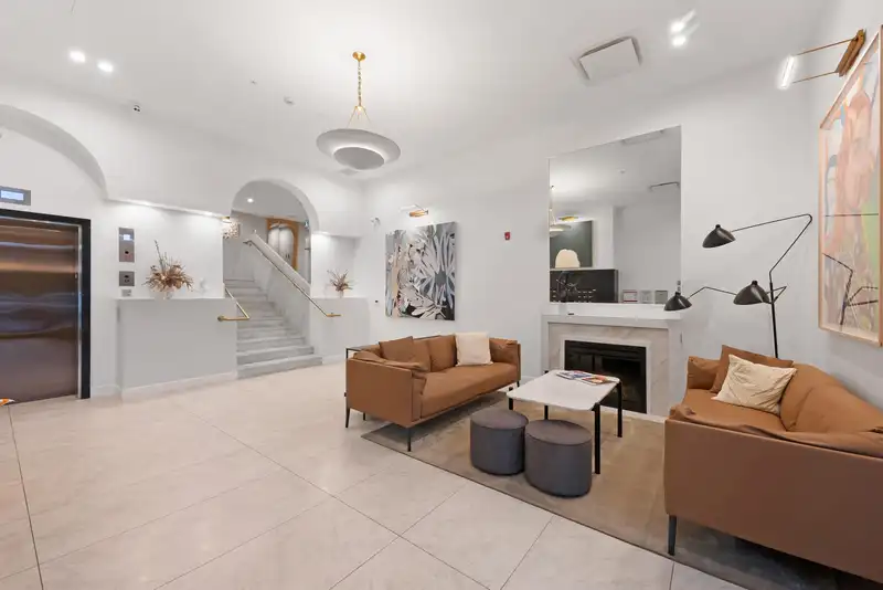 102 3668 W 10TH AVENUE - photo 4 of 26