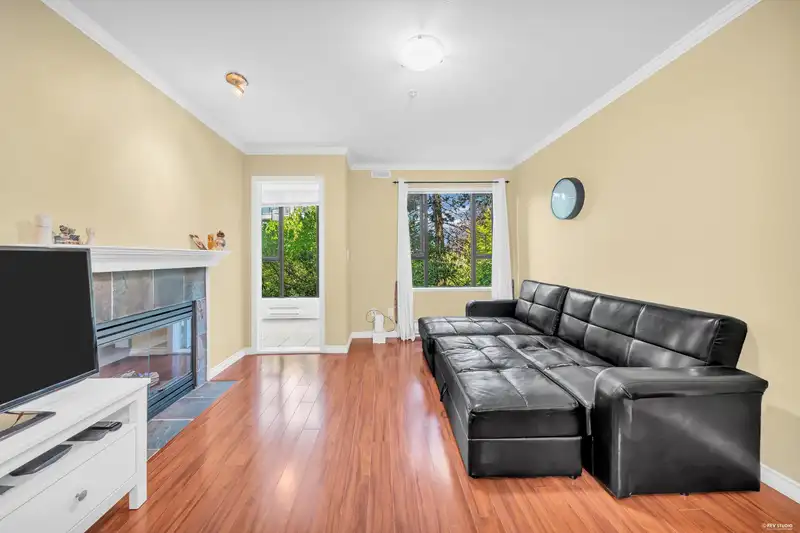 210 175 E 10TH STREET - photo 2 of 13