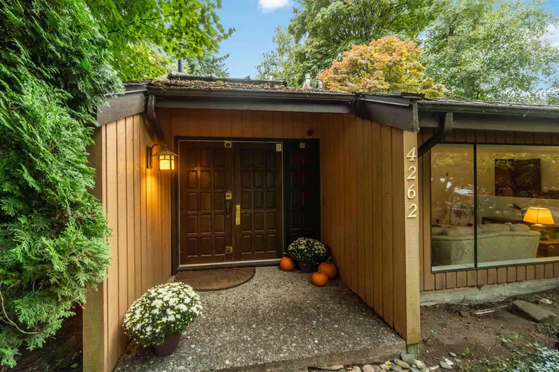 4262 YUCULTA CRESCENT - photo 1 of 25