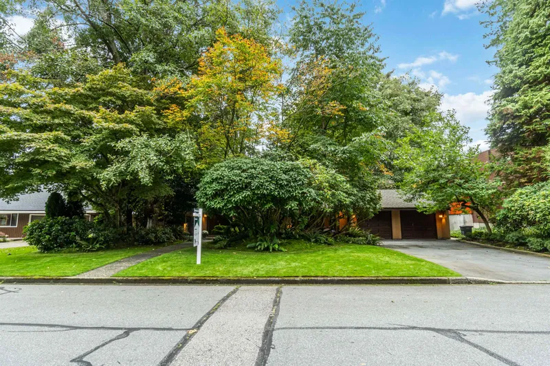 4262 YUCULTA CRESCENT - photo 2 of 25