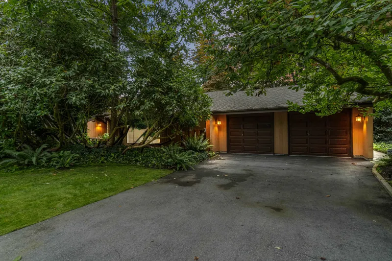 4262 YUCULTA CRESCENT - photo 3 of 25