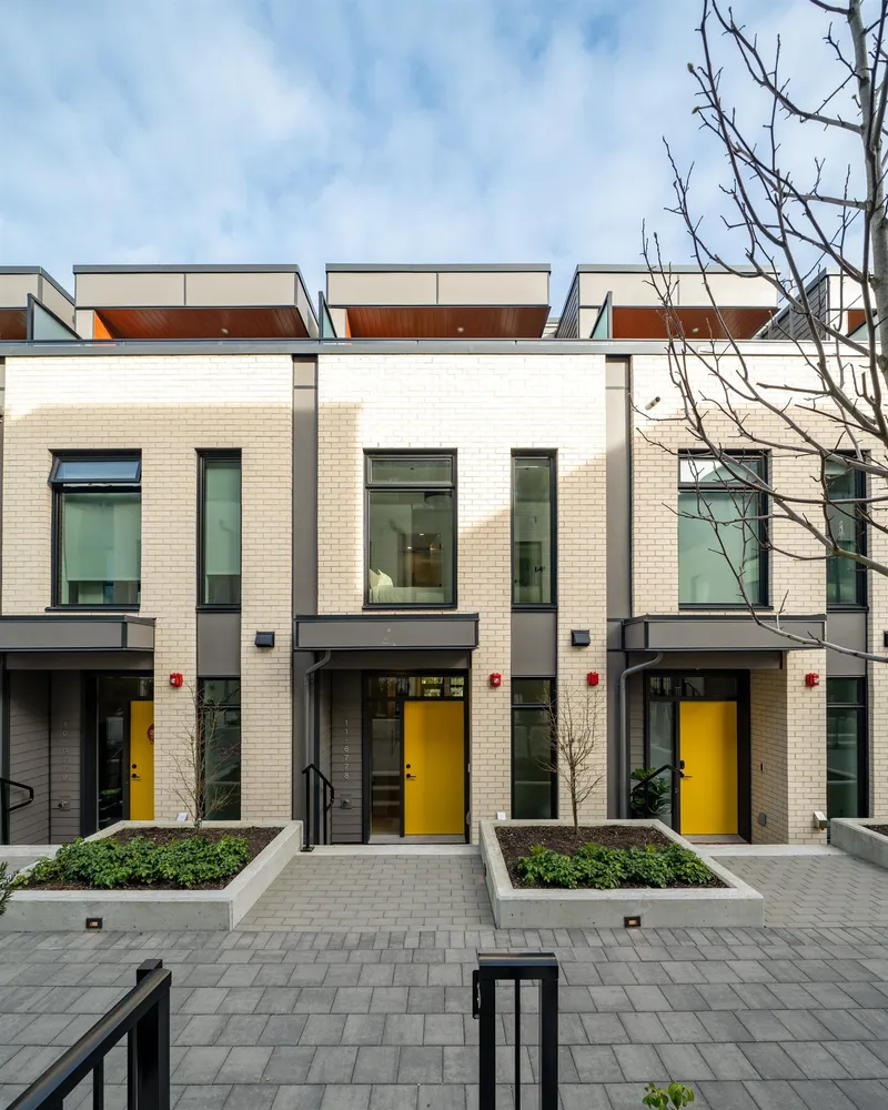 15 6778 OAK STREET - photo 4 of 16