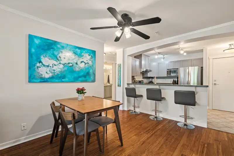 310 1428 PARKWAY BOULEVARD - photo 3 of 39