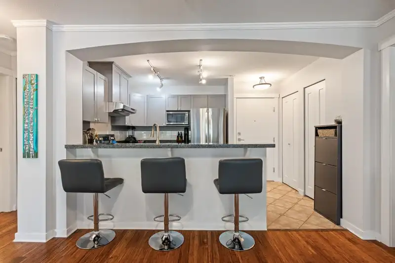 310 1428 PARKWAY BOULEVARD - photo 4 of 39