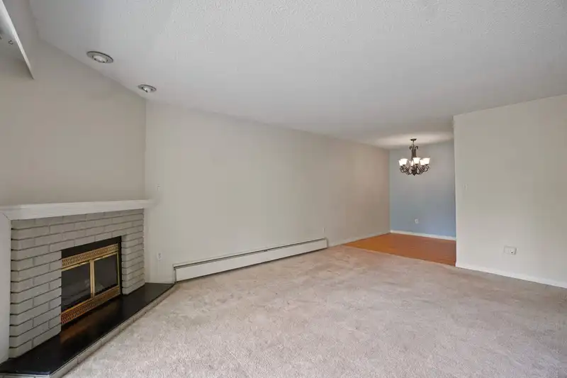 208 9202 HORNE STREET - photo 2 of 32