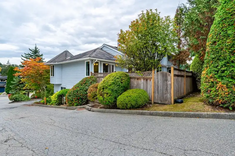 704 1180 FALCON DRIVE - photo 4 of 39