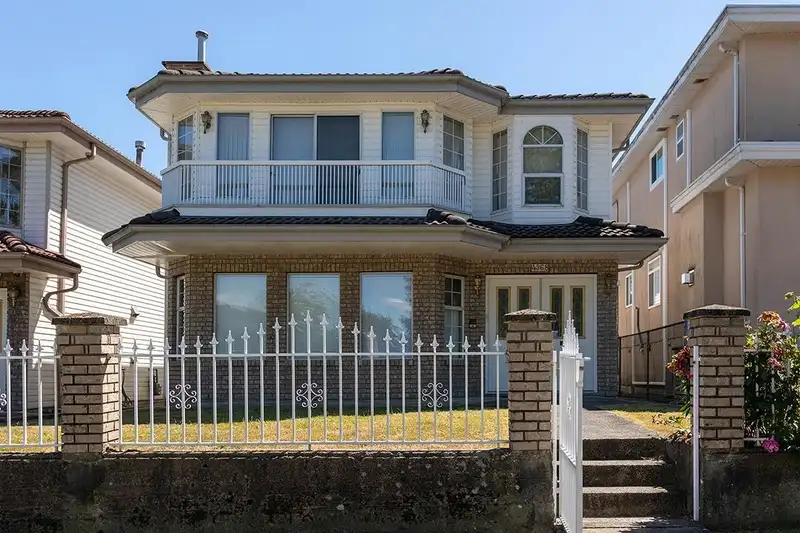 4368 PANDORA STREET - photo 1 of 36