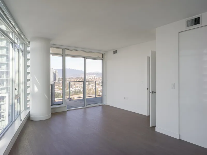 2105 7769 PARK CRESCENT - photo 4 of 10